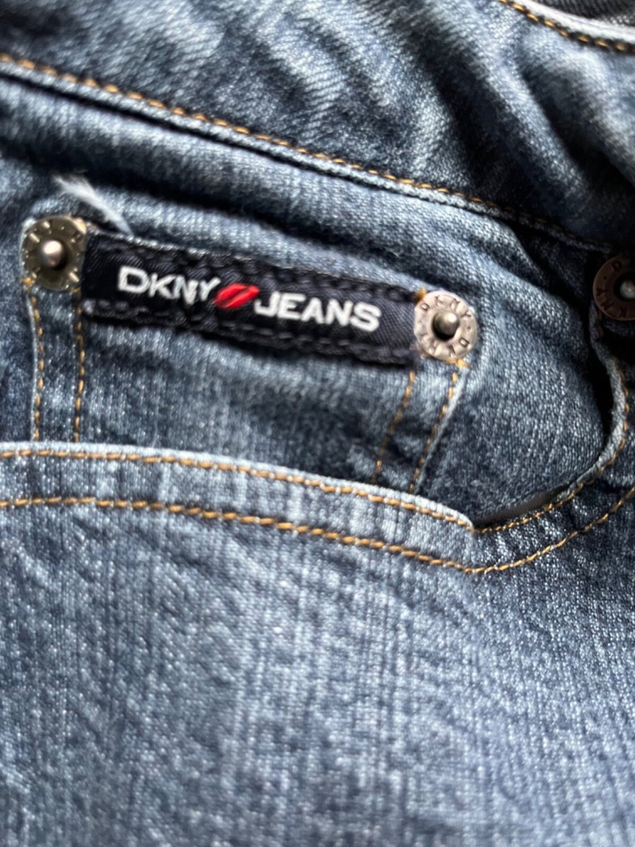 Size 6 DKNY Denim Blue Jeans 28” Waist 24.5” Inseam Medium