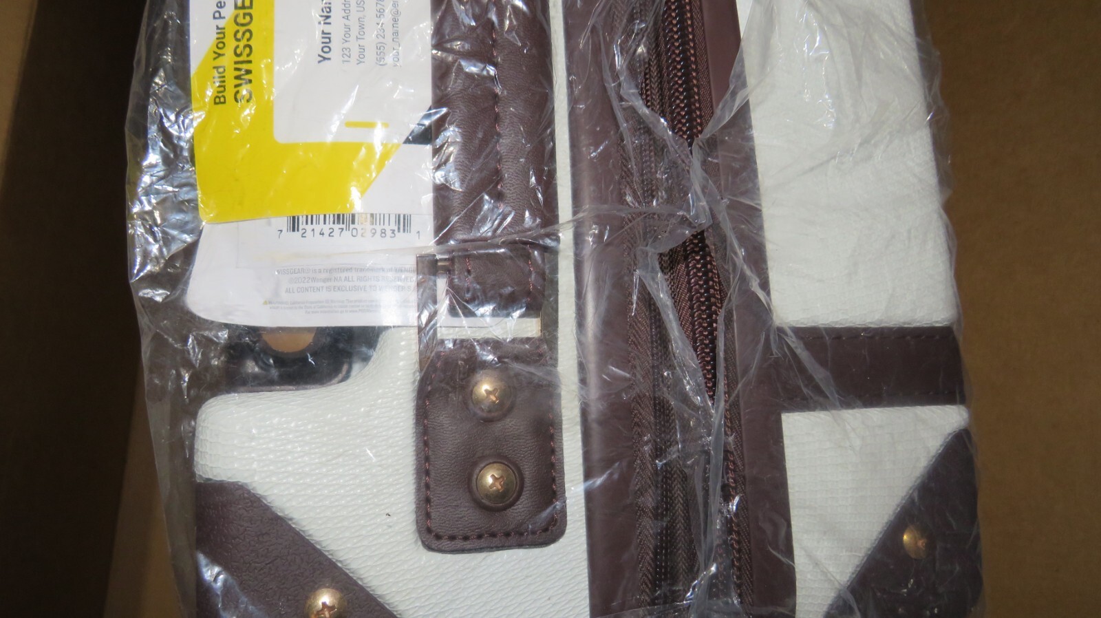 SwissGear 7739 Hardside Luggage Trunk with Spinner Wheels, White, Carry