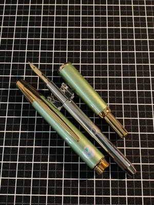 PILOT caplessdesimo 限定色エメラルドグリーン PILOT Limited Edition Vanishing Point Capless Fountain Pen - Moss