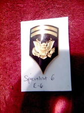 ORIG. KOREA WAR ERA SPECIALIST 6 (E6) HELMET RANK BADGE WITH SCREW BACK