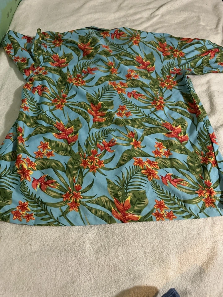 Pacific & Co. Men's Hawaiian Tropical Short Sleeve Size Medium  Button Shirt - Image 4 of 4