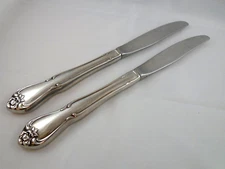Oneida 1881 Rogers ARBOR ROSE TRUE ROSE 2 Dinner Knives Hollow Stainless Steel