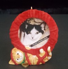Hallmark Keepsake Christmas Ornament Special Cat Photo Holder Ball of Yarn '04