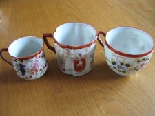 Tre coppe decorative orientali cinesi giapponesi dipinte a mano