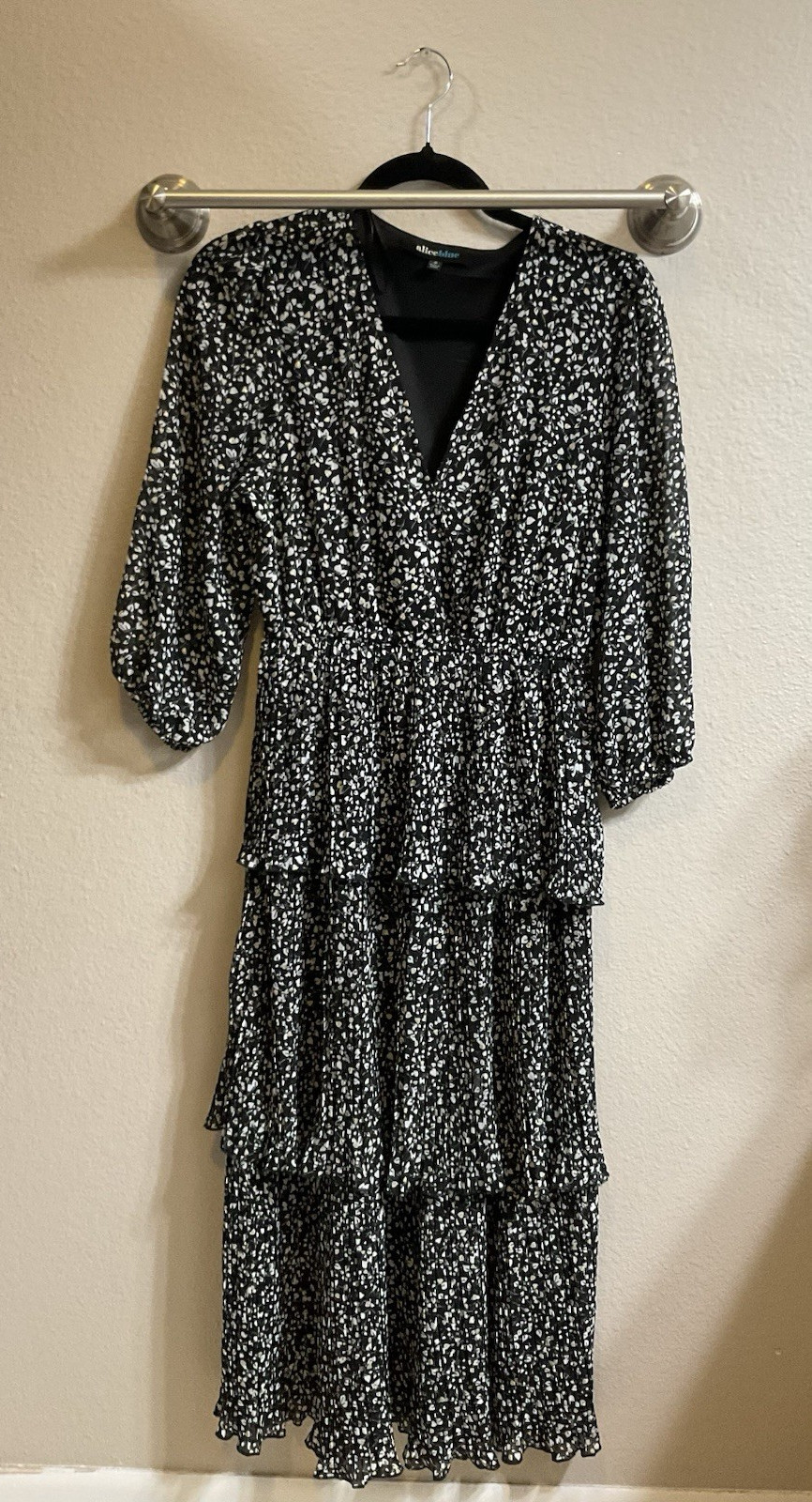 Black White Floral Tiered A-Line Midi Dress, V-Neck, Puff 3/4 Sleeve, Ruffle