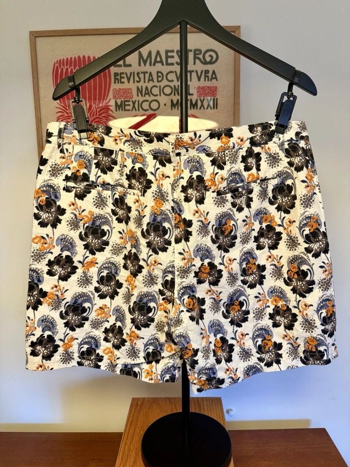 Pantalones cortos florales Club Monaco para hombre negros y naranjas - talla 34 Foto 4 de 4