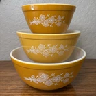 Vintage PYREX Butterfly Gold, Set of 3 Mixing Nesting Bowls 401 402 403