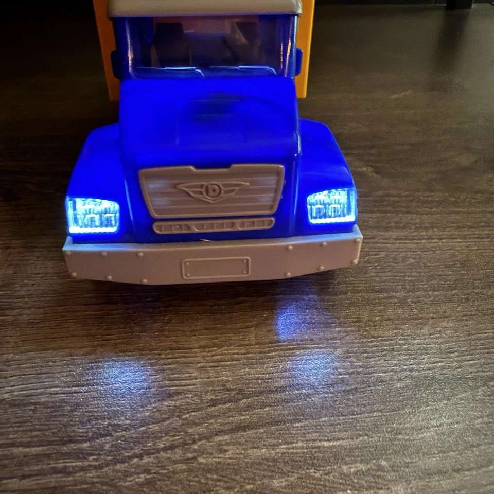 "Luces y sonidos de camión volquete de control remoto de juguete Battat- DRIVEN 7"" X 3""" Foto 3 de 4