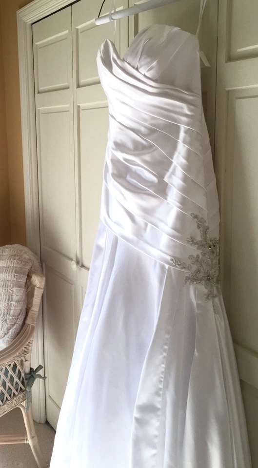 Новый с ярлыками Allure эксклюзивный свадебное платье Sz 8 | атласный белый, неизмененный - Изображение 2 из 4