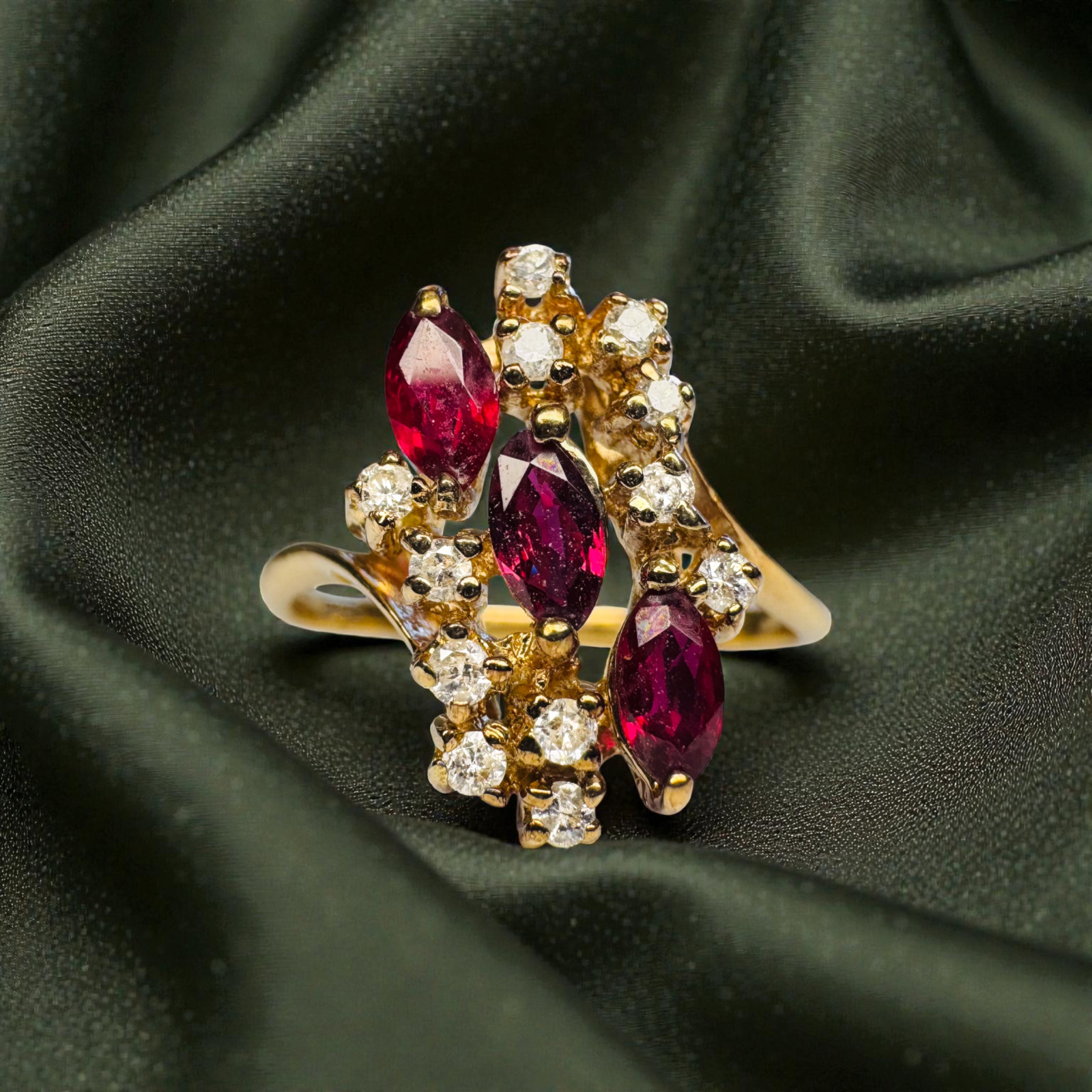 VINTAGE- 10K Gold- Natural Ruby & Diamond Ring -Size 5- 1CTTW Cluster Ring 2.2g