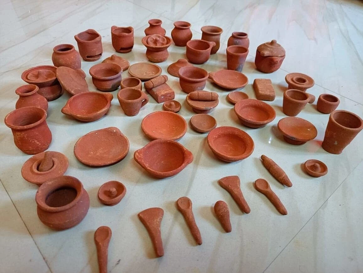 Terracotta miniature store kitchen set