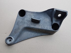 Opel Omega B 2,5 DTi Halter Motoraufhängung Motorlager Rechts Motorhalter Stütze