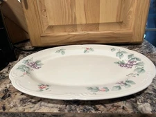 Pfaltzgraff GRAPEVINE Oval Meat Platter 12    " x 9" Made in USA Serving