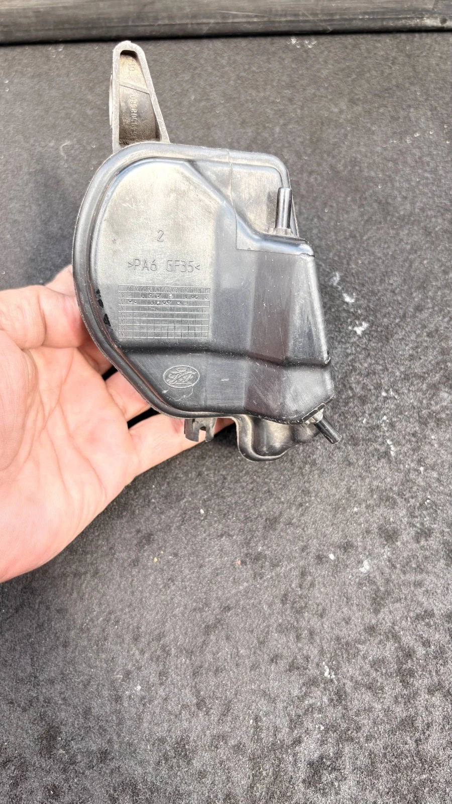 Mazda 3 BK diesel vacuum chamber rear view Ford mould marking PA6 GF35