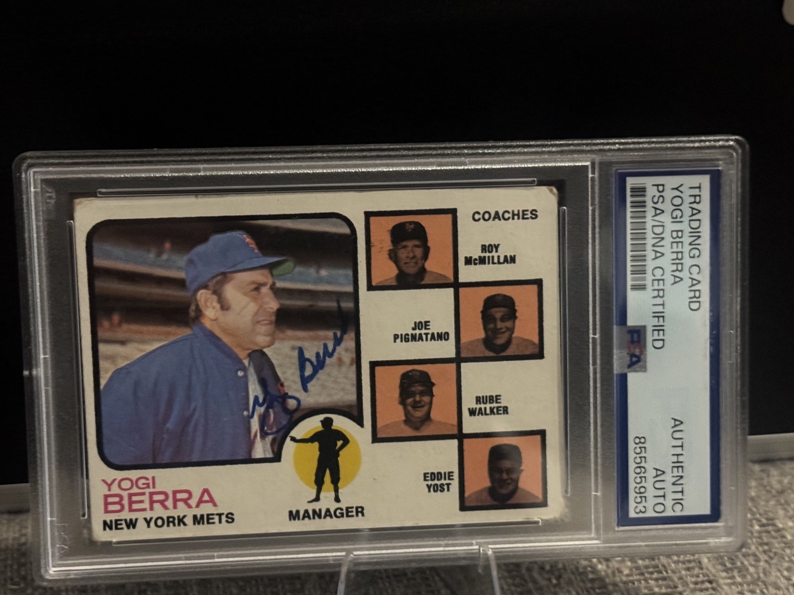 1973 Topps YOGI BERRA Signed HOF NEW YORK YANKEES METS Card Auto PSA DNA Graded