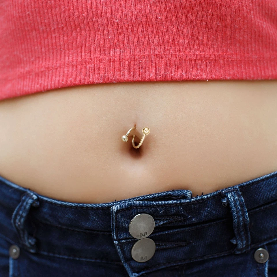 Anillo de vientre torcido en espiral de oro amarillo de 10K para mujer con circonita cúbica - calibre 16 Foto 2 de 4