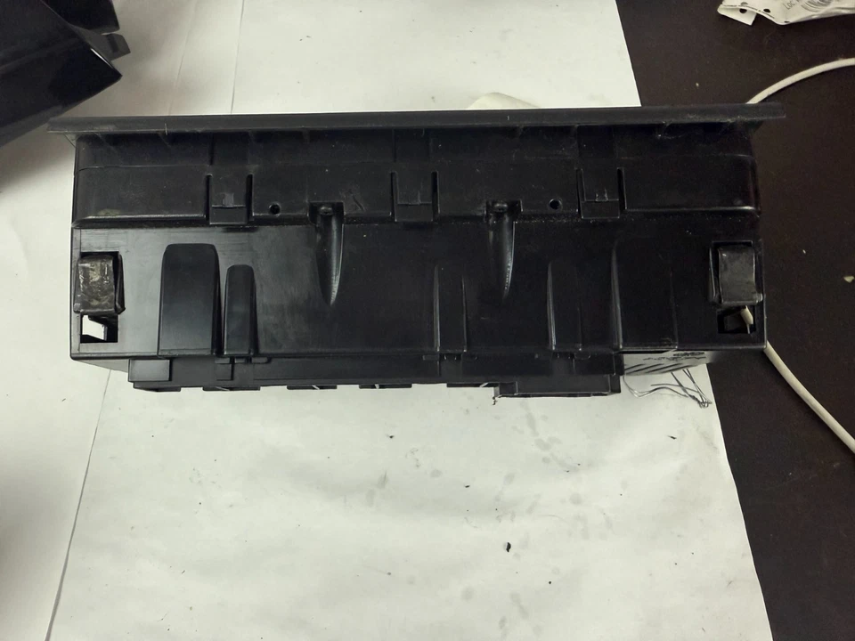 2003 - 2005 Audi A4 Quattro A/C HVAC Temperature Control Panel 8E0820043AC OEM - Image 3 of 4