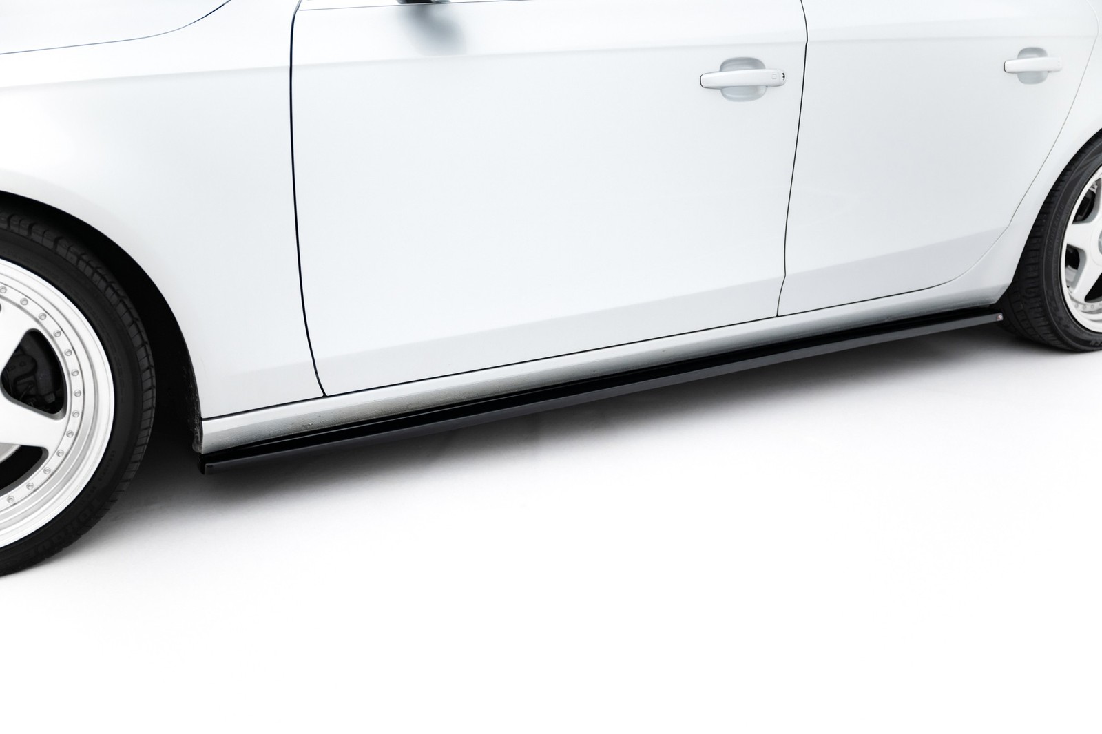 Rajouts bas de caisse Maxton haut de gamme finition carbone pour Audi S4 V.1