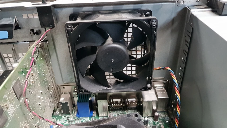 Dell precision t1700 Intel Xeon E3-1241 v3 24GB 500GB SSD NO OS Quadro k2200 - Image 2 of 4