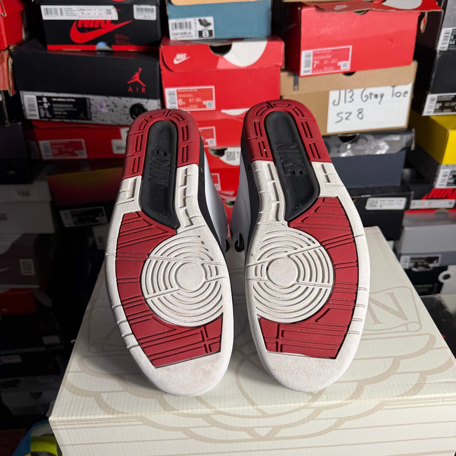 Jordan 2 Retro OG Chicago (Preowned) thumbnail 6