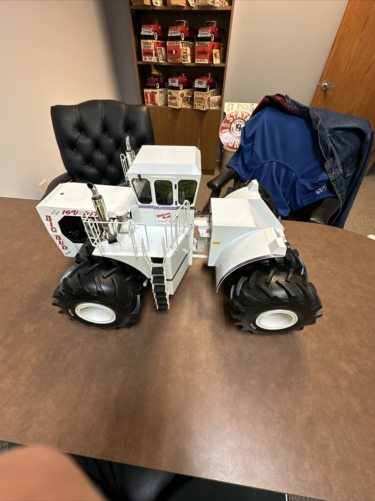 Big Bud Toy Tractor 1/16th 16V747 900 H.P. Williams Bros. Very Nice