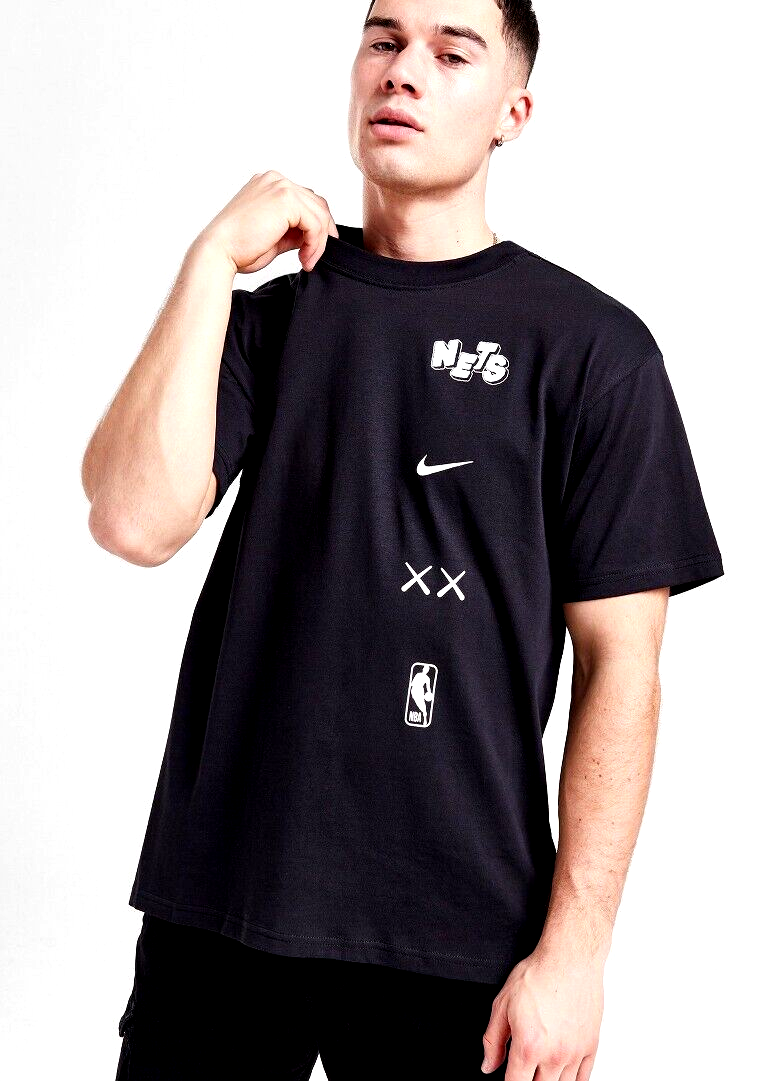 NBA×Nike Brooklyn Nets Tシャツ ブラック Brooklyn Nets Courtside Men's Nike NBA T-Shirt. Nike.com