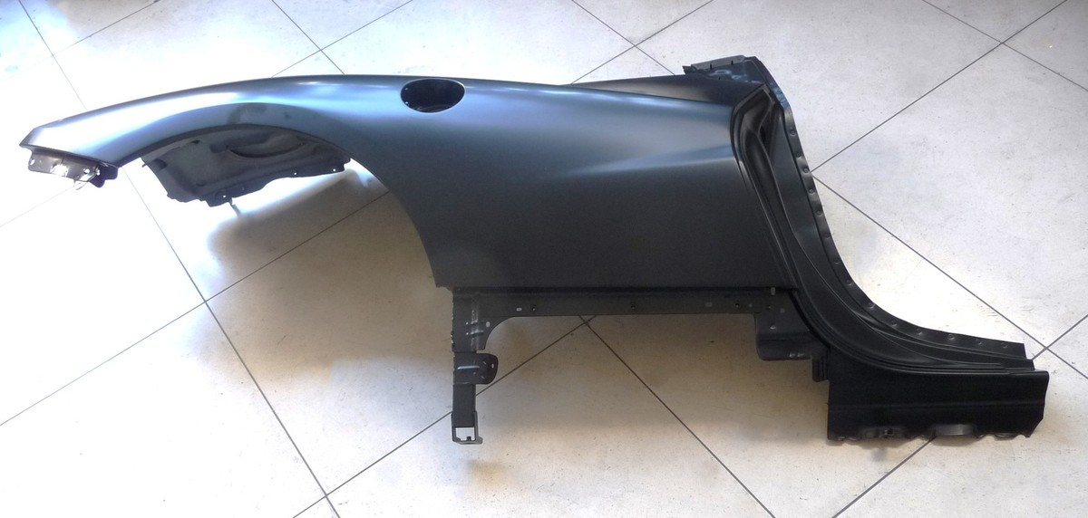 フェラーリ　Ferrari 458スパイダー 純正レザードア内張 Ferrari 458 Spider Fender Rear Right Passenger Fender