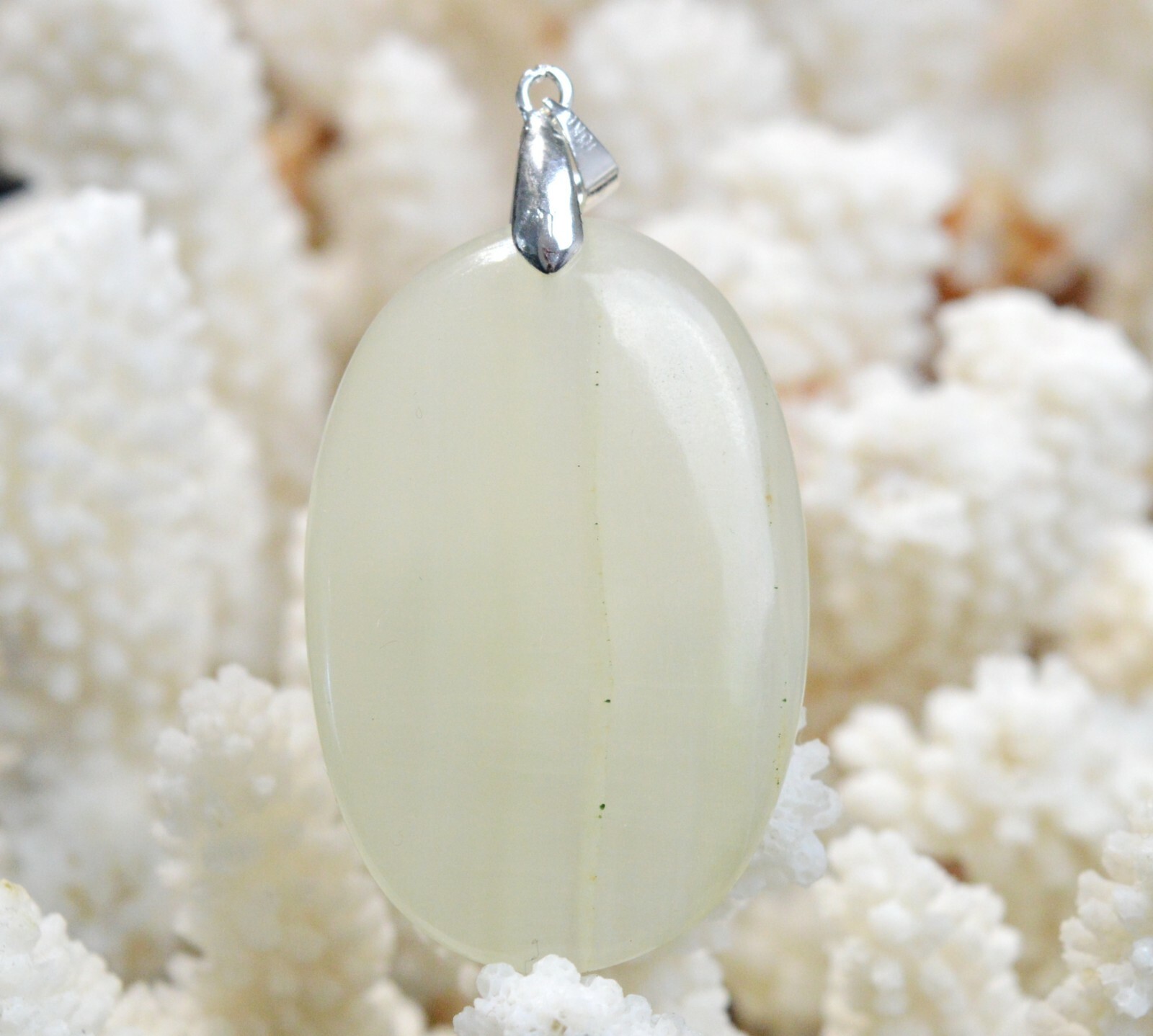 Onyx vert de 66 carats en pendentif cabochon d'exception, gemme véritable DN31