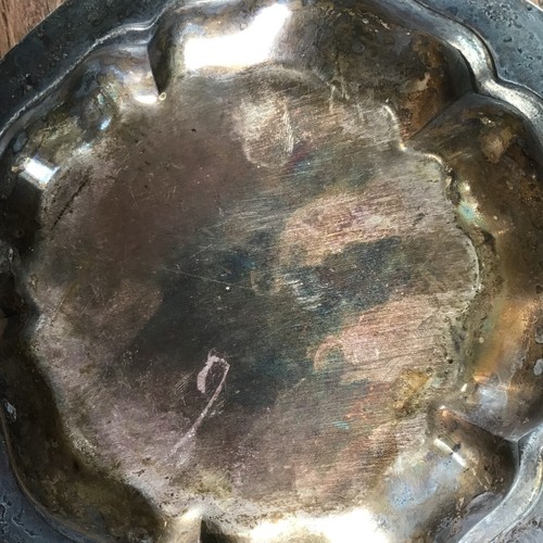 Lote de 7 piezas de plato de plata y metal; plato de mantequilla crema azúcar + tazones de colección/antiguo - Imagen 21 de 24