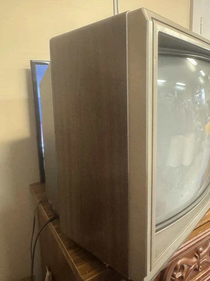 Televisor Samsung C9110ma K-20 1984 vintage funciona muy bien carga de video pronto Foto 2 de 4
