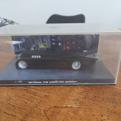 Batman Batmobile Modellauto DC The Animated Series schwarz Maßstab 1:43 3D Szene MIB