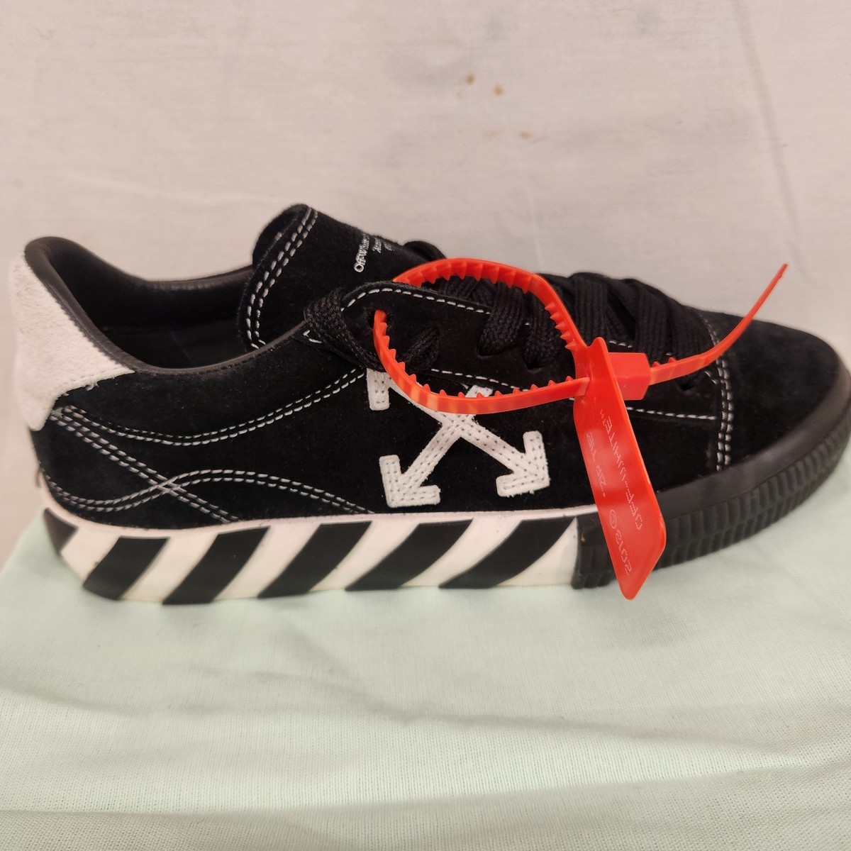 Off-White Vulcanized Low Black White Arrow Sneaker WOMENS 