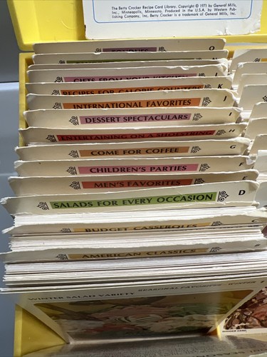 1971 The Betty Crocker Recipe Card Library yellow File Box Vintage - Picture 3 of 11