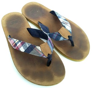 brooks brothers flip flops