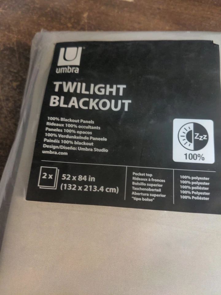 2 Paneles Cortinas Umbra Twilight Blackout 52" W X 84" L 100% Poliéster Foto 2 de 4
