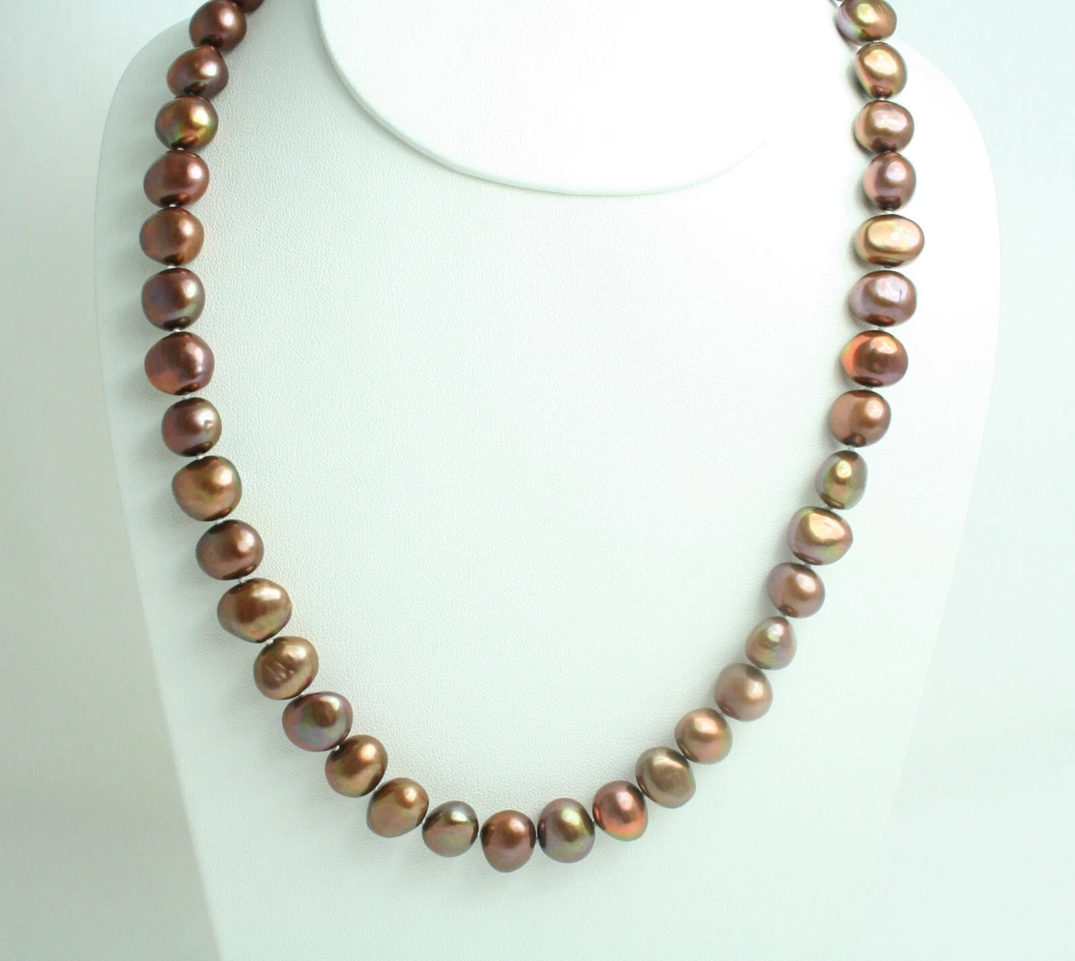 Collana con pendente a croce in oro bianco 18k con zaffiri blu | GV