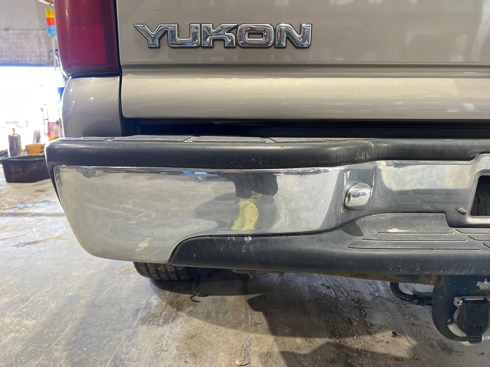 2000 - 2006 GMC Yukon Chrome Rear Step Bumper Foto 3 de 4