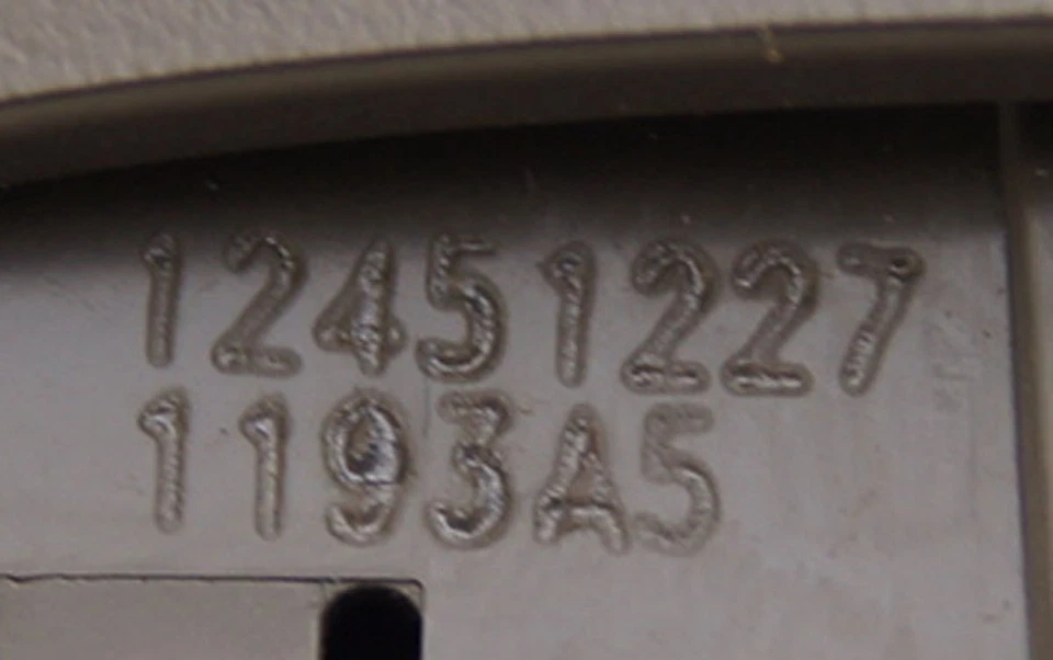 2004-2005 Cadillac DeVille Seville LH Steering Wheel Buttons New Wheat 12451227 - Image 4 of 4