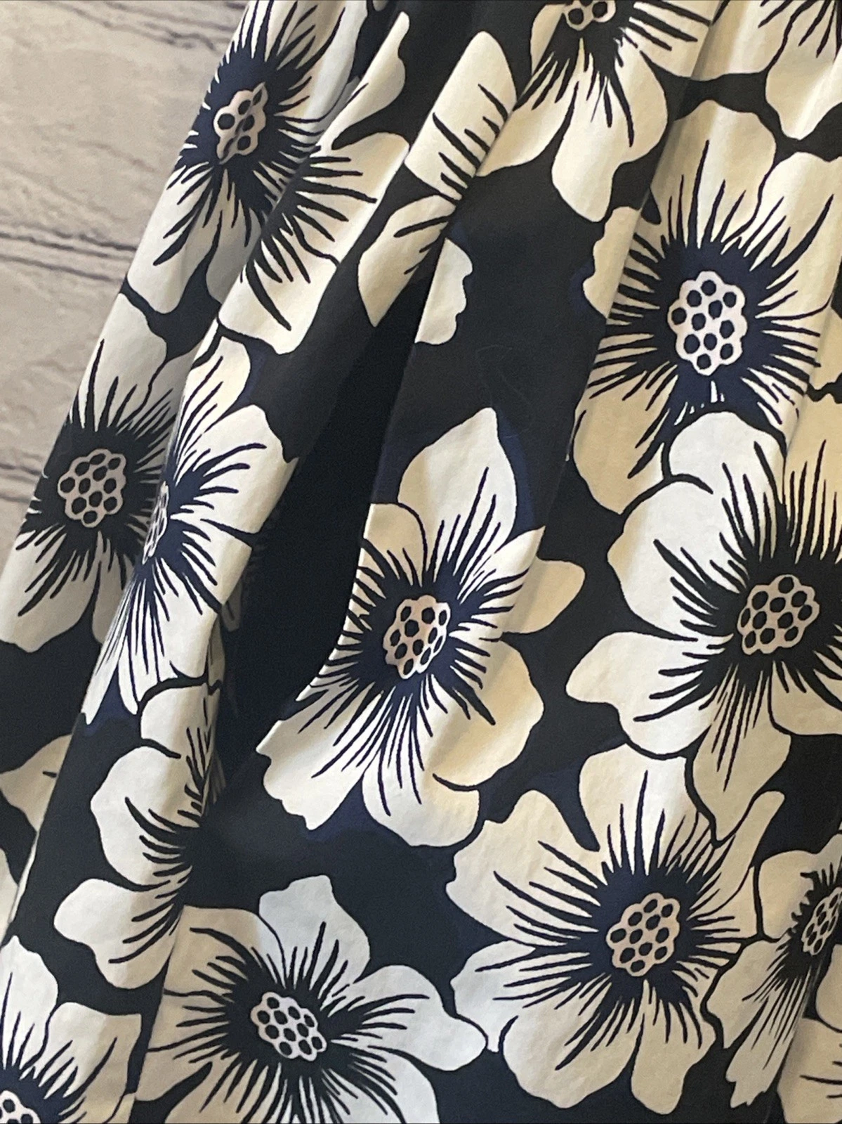 Abito camicia Kate Spade 2 nero bianco navy floreale agrifoglio aderente e svasato elasticizzato