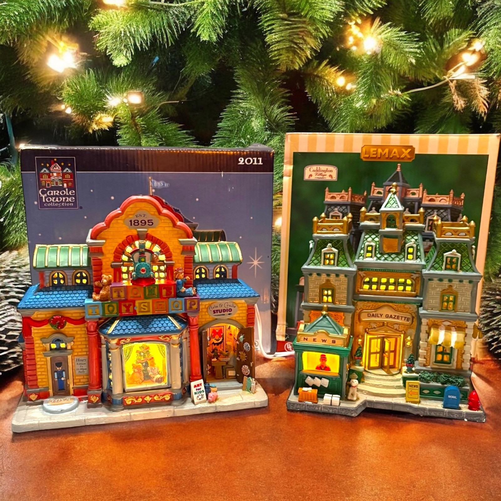 Lemax Carole Towne 2011 Toy Shop & Daily Gazette Lighted Christmas Village Set