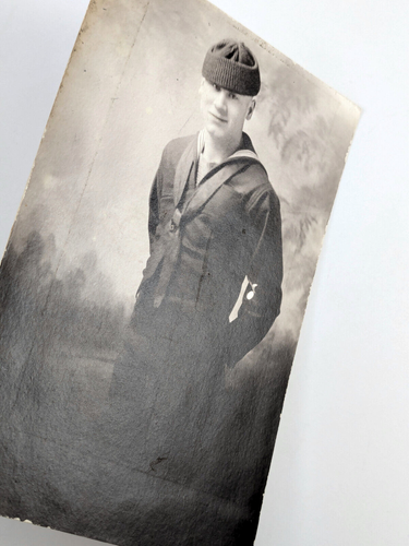 Original WWII US Navy Sailor In Uniform Portrait Photo - Picture 3 of 3