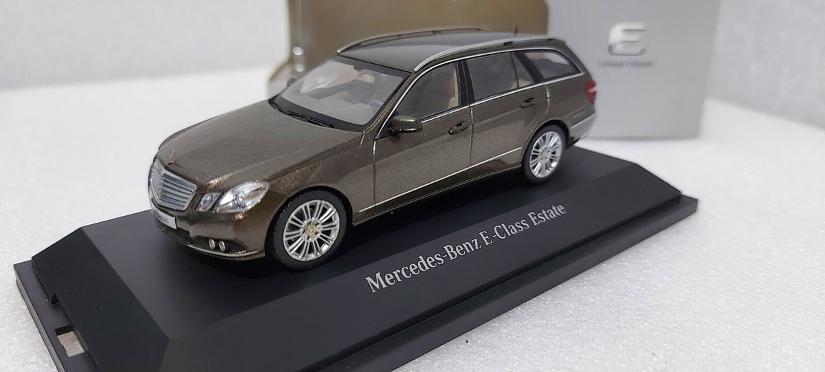 Mercedes-Benz E-Klass T-Model S212 2009 Indium Grey 1:43 Schuco B6
