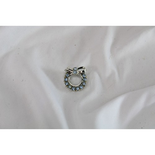 Faux Topaz Silvertone Wreath Brooch Blue Rhinestone Vintage Silver Tone 89896 - Picture 2 of 4