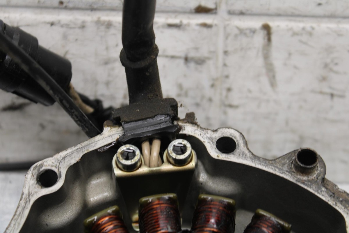 2000 Kawasaki Ninja ZX12R ZX1200A STATOR GENERATOR