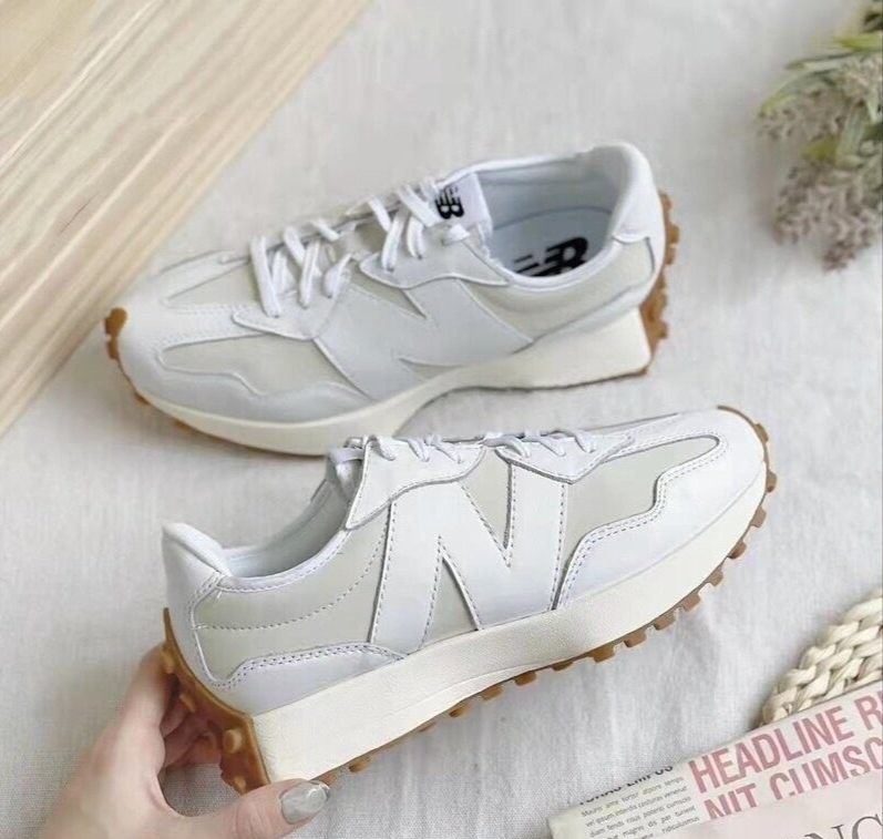 New Balance WS327LA White /Moonbeam Gum Women's Comfort New Balance WS327LA White /Moonbeam Gum Women's Comfort