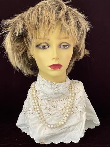 EUC Unbranded White Glass Bead Necklace With Cameo. FREE SHIPPING! - Picture 6 of 9