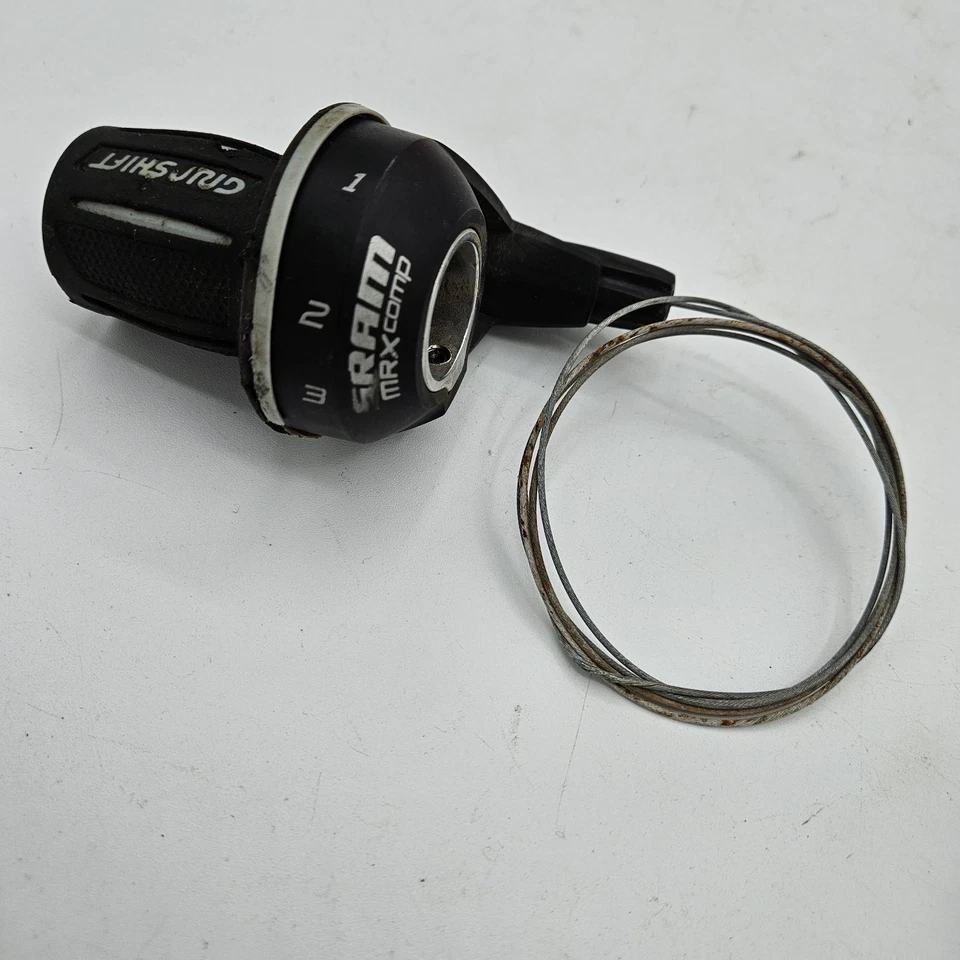 Lote de cambios de empuñadura de bicicleta principalmente vintage - algunos NOS - cambios, cables y accesorios Foto 4 de 4