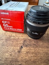 Canon EFS 60mm f/2,8 Macro USM und Zubehörpaket Original Gegenlichtblende