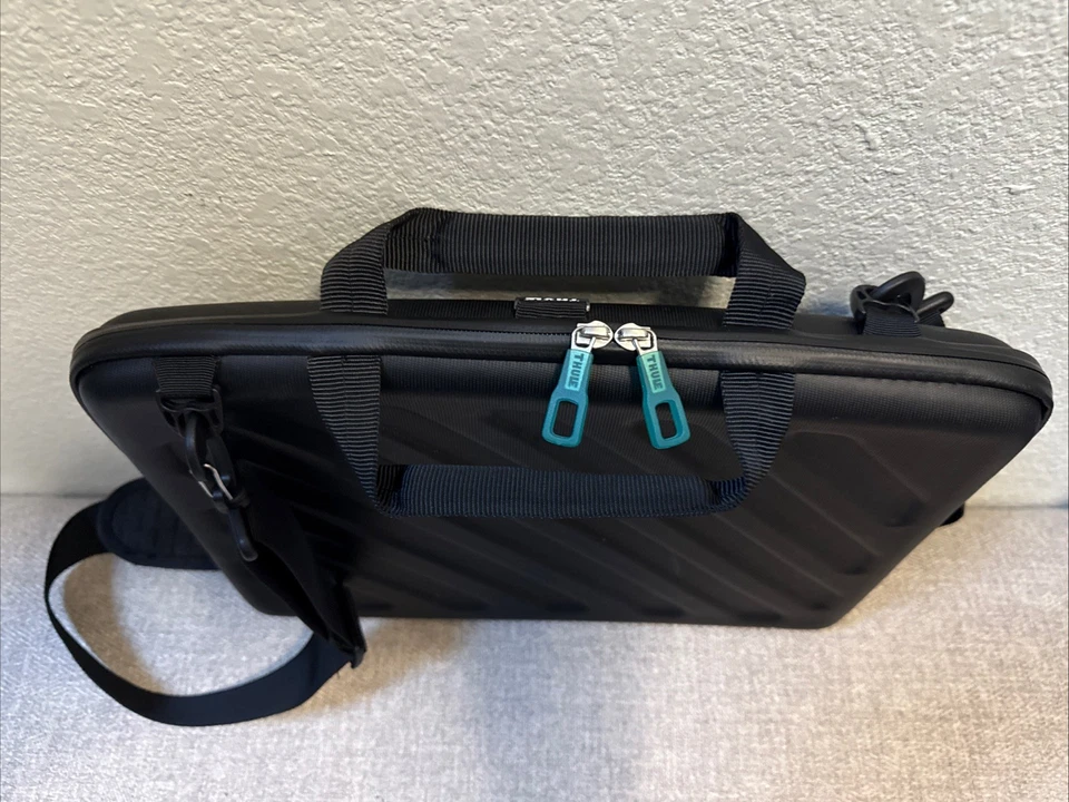 THULE Gauntlet Doble Sección Funda Protectora - iPad/Tablet/Portátil - Negro Foto 3 de 4