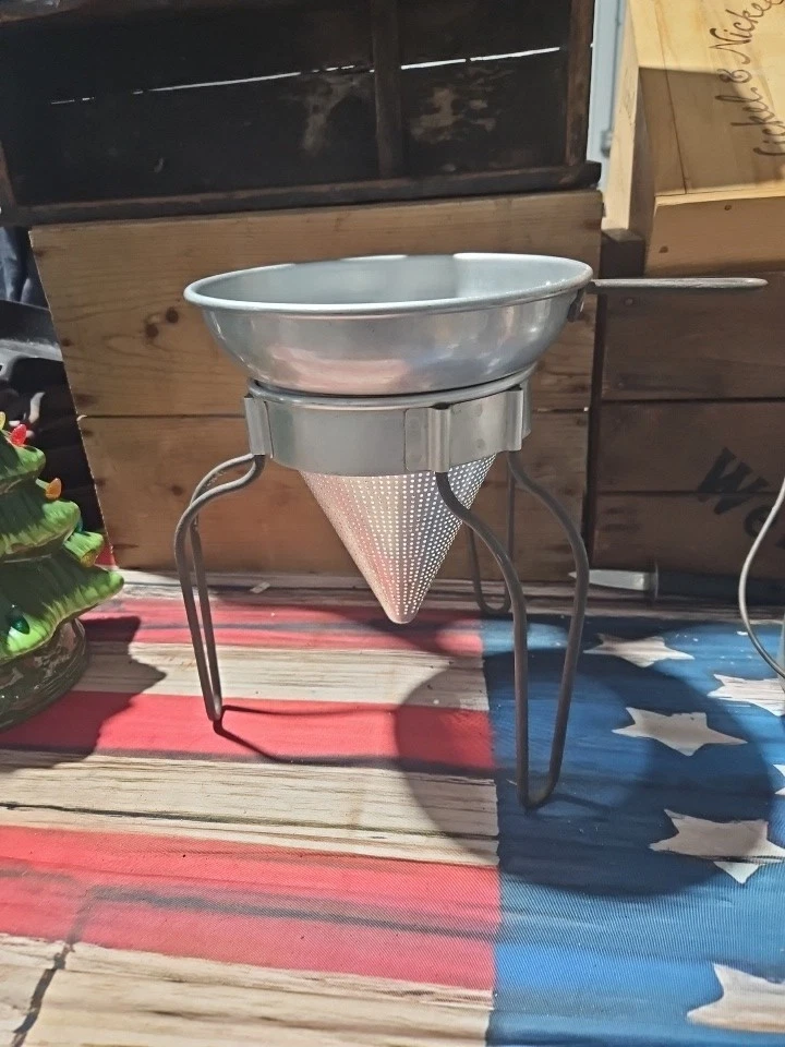 Vintage Wearever No 8 Aluminum ROTARY COLANDER sieve strainer